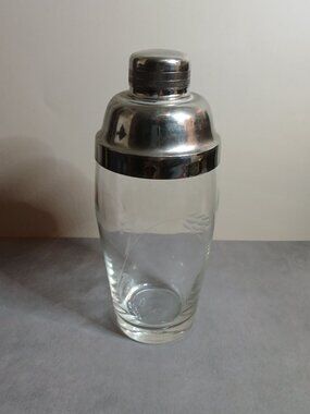 Vintage Etched Glass-Wheat Pattern Elegant Cocktail Shaker